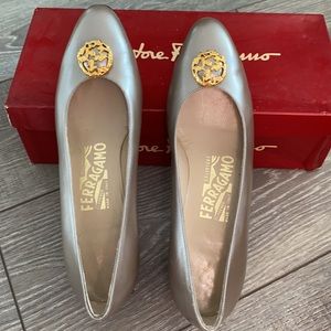 Vintage leather taupe Ferragamo shoes